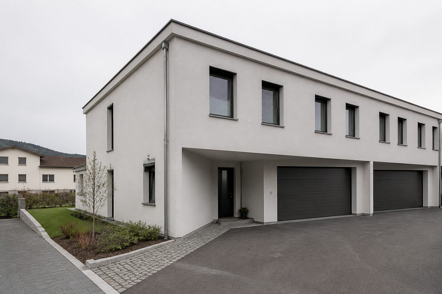 Modernes Schweizer Reihenhaus – Hypothek und Übernahme bei Scheidung prüfen